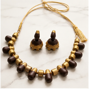Ensemble de collier religieux traditionnel en bois perlé avec accents plaqués or et boucles d'oreilles assorties - Cadeau - Product Image 2