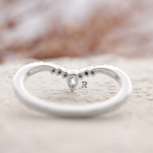 Bague de mariage empilable York Pear en diamant de laboratoire, pavé couronne, 0.28ct 0.32ct 0.35ct 0.37ct 0.44ct, 14K 18K PT950, Bijoux personnalisés - Product Image 4