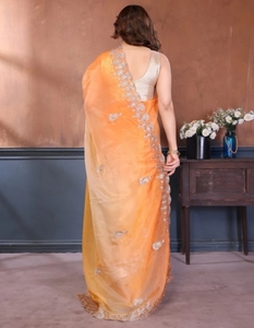 Sari de Diseño KV para Mujer, Bordado y Adornado, Mezcla de Seda Estilo Bollywood, Sin Arrugas, con Blusa Sin Coser (Naranja Beige) Otoño - Product Image 5