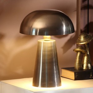 Lámpara de Mesa con Base Cónica y Domo Metálico Dorado |   Base para Bombilla E26/E27 |   Lámpara de Escritorio de Diseño Asiático Simple para Hotel |   Iluminación para el Hogar de Lujo Medio - Product Image 4