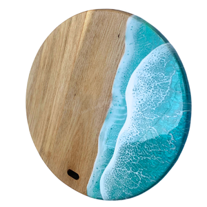 Planche à découper ronde en bois avec design en résine vague océanique, style côtier, ustensile de cuisine fait main - Product Image 6