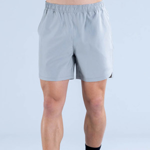Pantalones cortos de entrenamiento para hombre, color gris tormenta, de alta calidad, 6/8 de longitud, ligeros, con logotipo personalizado, cintura elástica y bolsillos laterales. - Product Image 3