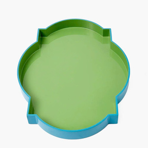 Plateau en laque de forme quadrifoliale élégante, parfait pour la présentation sur table et la décoration intérieure, idéal pour organiser les bijoux - Product Image 3