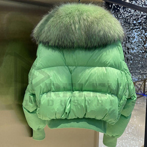 Veste matelassée personnalisée pour hommes et femmes, 280 GSM, col en fourrure enduite, à capuche, épaisseur standard, imperméable, écologique, respirante - Product Image 2