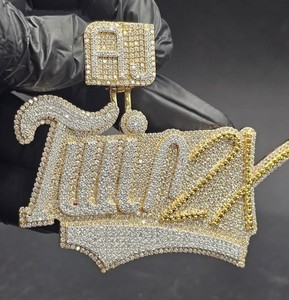 Colgante de Plata de Ley 925 con Letra Personalizada Iced Out, Diamante Moissanita VVS Brillante, Estilo Hip Hop de Lujo, para Uso Unisex - Product Image 1