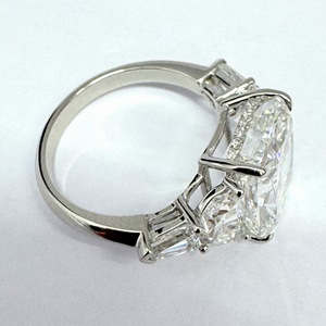 Anillo de Compromiso con Diamante Cultivado en Laboratorio, Corte Cojín Alargado, 10.35 CTW, Certificado por IGI, Oro Blanco de 8k, Anillo de Novia con Cinco Diamantes - Product Image 5