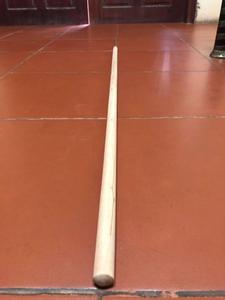 Manche de balai en bois d'eucalyptus naturel 120 cm x 22 mm, finition lisse, avec filetage en bois italien et capuchon de suspension en plastique - Product Image 5