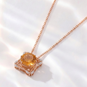 Collier pendentif étoile plaqué or rose avec pierre topaze et accents de diamants, chaîne en boîte, bijou de luxe pour femme, à porter au quotidien - Product Image 1