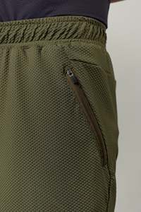 Shorts Bermuda pour homme à séchage rapide, couleur olive vert uni, taille à cordon de serrage, shorts décontractés pour l'entraînement avec poches zippées - Product Image 4