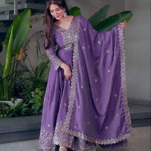 Traje Anarkali de seda brillante de diseñador, con bordado y lentejuelas, dupatta de 2.20 metros, completamente cosido, vestido de fiesta, venta al por mayor. - Product Image 1