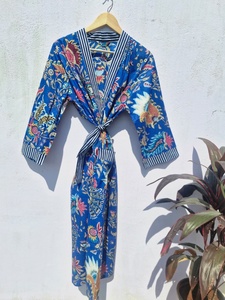 Kimono de Algodón Azul con Estampado Floral, Cuello en V, Cierre con Cordón, Transpirable y Ligero, para Playa o Verano - Product Image 5