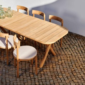 Conjunto de Mesa de Comedor Moderna para Patio con Patas en X de Madera de Teca y Sillas Curvas Geométricas con Cojines Redondos - Product Image 2