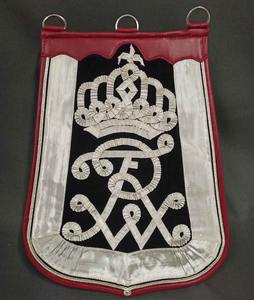 Drapeaux et bannières de luxe brodés avec fixation magnétique, taille et forme personnalisables - Product Image 4