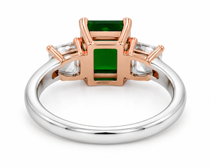Bague de fiançailles et de mariage à trois pierres en pierre précieuse verte taille émeraude avec pierres latérales taille princesse en or 10K/14K/18K et argent 925/935 - Product Image 4