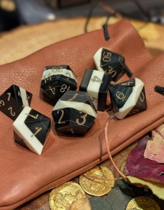 Dados de Juego Hechos a Mano de Hueso con Acabado Natural, Números Tradicionales, Forma Compacta, Piezas de Juego de Mesa - Product Image 4