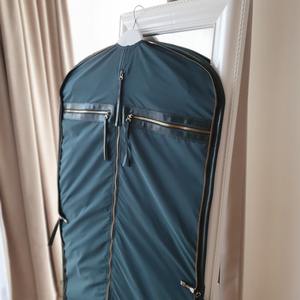 กระเป๋าใส่เสื้อผ้าแบบพับได้ ผ้าแคนวาสคุณภาพสูง พร้อมโลโก้สั่งทำพิเศษ สำหรับเดินทาง ใส่สูท หรูหรา สำหรับนักธุรกิจ รุ่น LCGB-0003 - Product Image 5