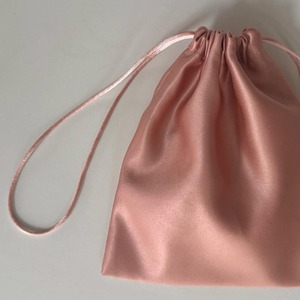 Bolsa de satén con cordón para polvo, logotipo personalizado, bolsa de almacenamiento suave, proveedor mayorista, servicio de fabricación OEM para exportación - Product Image 1