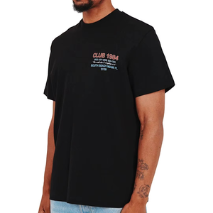 เสื้อยืดคอตตอนสีดำสำหรับผู้ชาย คลับ 1984 แขนสั้น ทรงปกติ พิมพ์ลายกราฟิก คอกลม สไตล์ลำลอง - Product Image 1