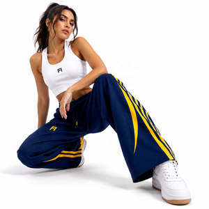 Pantalon de jogging à taille élastique personnalisée avec cordon de serrage, coupe large, pour femme, avec passepoil contrastant, également disponible pour homme - Product Image 2