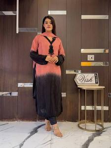 ชุดสلوارปักลายไล่สีชมพูถึงดำสำหรับผู้หญิง พร้อมผ้าคลุมไหล่ ทรงปกติ สไตล์อินเดีย-ปากีสถานแบบดั้งเดิม ความยาวคลุมเท้า - Product Image 6