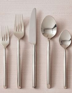 Ensemble complet de couverts en acier inoxydable comprenant fourchette, cuillère, couteau et vaisselle pour les repas en famille - Product Image 5