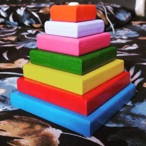 Plateau de jeu en bois réutilisable pour l'association des couleurs, de forme ronde avec chevilles colorées, pour les jeux des enfants - Product Image 4