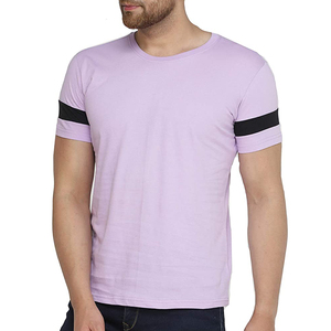 Camiseta de Manga Corta para Hombre, Color Morado Claro, con Ribete en Contraste Negro, Cuello Redondo, Estilo Casual, Tejido de Punto, Color Sólido - Product Image 1