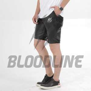 Pantalones cortos tipo Bermuda con revestimiento de PU negro, diseño con bolsillos cargo, cierre con botones, estilo casual, pantalones cortos con revestimiento de PU para hombre - Product Image 5
