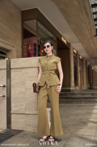Ensemble pantalon deux pièces uni pour femme, tenue de bureau, haut à manches courtes ceinturé et pantalon évasé en spandex extensible, boutonné, OEM ODM NELLY - Product Image 2