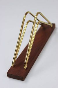 Support élégant en métal et bois pour serviettes, idéal pour les banquets de mariage et la décoration de table d'hôtel de luxe, provenant d'un fournisseur indien. - Product Image 3