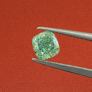 Diamant de laboratoire de 2,0 carats, taille coussin, vert vif fantaisie, percé au laser, certifié IGI, diamant non monté pour bijoux - Product Image 3