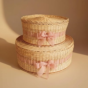 Juego de 3 Cestas Redondas Tejidas con Lazo Rosa, Ideales para Cestas de Regalo, Bodas, Damas de Honor y Almacenamiento Decorativo - Product Image 1