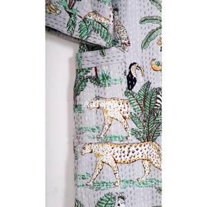 Kimono indien en coton fait main Kantha pour femmes et hommes, vêtements de plage élégants, peignoir de style japonais, design floral d'été, séchage rapide - Product Image 2