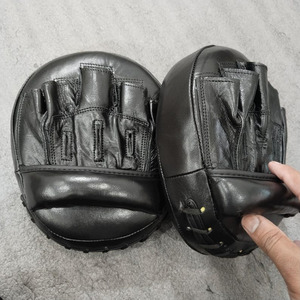 Genuine Leather Punching Mitts <b>Focus</b> <b>Pads</b> For Boxing MMA Kickboxing Martial Arts Training Coaching Hand Targets - Product Image 2