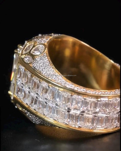 Bague de déclaration de luxe en diamant taille radiant glacé, large bande en argent sterling pavée de baguettes, style Art Déco vintage, audacieuse, cadeau Hip Hop - Product Image 4