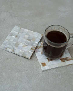 Posavasos Cuadrados de Nácar Genuino, Ecológicos, de 4 Pulgadas y 5 mm de Grosor, Diseño de Mosaico Sofisticado, Artesanía Única de la India para un Toque Elegante - Product Image 5