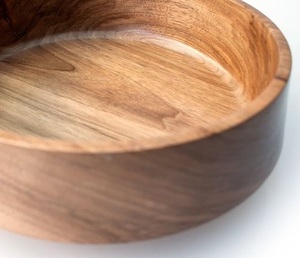 ชามไม้กระถินขนาดใหญ่สำหรับสลัด ผลไม้ ของว่าง ดีไซน์โค้งลึก ขัดเงาเรียบเนียน ทำด้วยมือ - Product Image 2