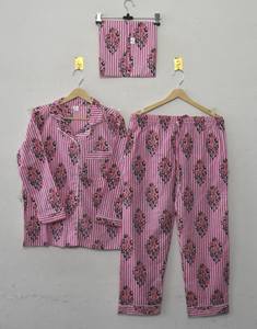 Ensemble de pyjama élégant en coton pur à imprimé floral rose rayé, respirant et à séchage rapide pour femmes, vêtements de nuit artisanaux - Product Image 4