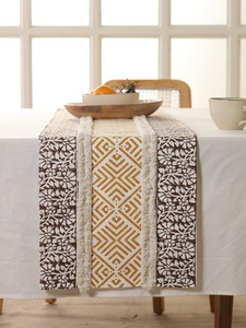 Camino de Mesa de Lona Premium de Doble Capa con Estampado Floral, Camino de Mesa con Borlas Tejidas Estilo Damasco, Diseño Floral Marrón para Comedor - Product Image 4