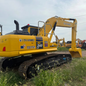 Excavatrice hydraulique sur chenilles Komatsu PC240-8 d'occasion, modèle 2023, prix bas, liquidation, excellentes performances, composants essentiels - Product Image 1