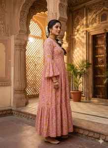 Vestido Maxi Rosa con Estampado Floral Hecho a Mano, Vestido Largo de Algodón con Volantes, Cuello en V, Estilo Étnico Bohemio, Vestido de Verano, Prenda Artesanal India - Product Image 4