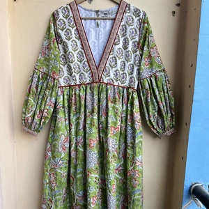 Nuevo Vestido Largo Maxi de Algodón con Estampado Floral, Cuello en V y Manga Larga, Estampado a Mano, Estilo Casual Tradicional para Mujer - Product Image 1