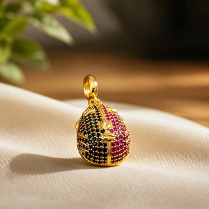 Pendentif Hip Hop de luxe avec micro-incrustation de rubis et pierres précieuses noires, charme unisexe pour un usage quotidien - Product Image 2
