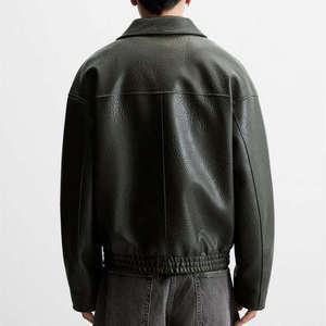 Abrigo con cremallera verde oscuro, elegante y minimalista, ideal para el invierno. - Product Image 4