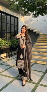 Traje Salwar Negro Bordado con Flores y Dupatta, Vestido Largo Tradicional Indio Pakistaní para Mujer - Product Image 2