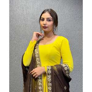 La robe de soirée XL Anarkali Gown avec fil et séquence fonctionne pour un look élégant - Product Image 5