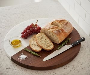Tabla de cortar de piedra natural, mármol y madera con un fuerte marco de madera para cortar en la cocina y presentar alimentos de forma duradera. - Product Image 1