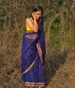 Sari de algodón azul KV con borde tejido y blusa sin coser - Product Image 6