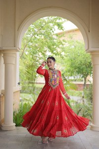 Robe orange tendance pour Navratri, magnifique robe à motifs, vêtements indiens et pakistanais - Product Image 6