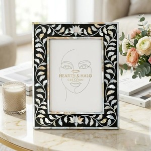 Marco de fotos artesanal con incrustaciones de hueso, motivo botánico de enredadera y loto, impresión personalizada, para mesa, de REHMAN CRAFT - Product Image 5